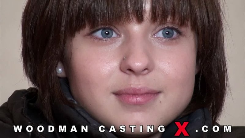 2009 kam die süße russische Studentin Julie zum Casting statt zum College (Casting und Hardcore [woodmancastingx com])