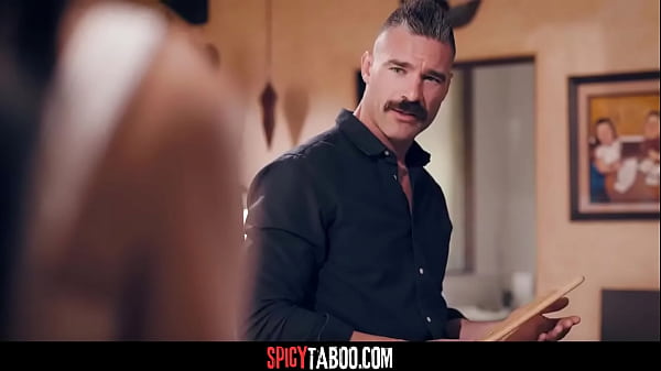 Perverser Stiefvater fickt seine Stieftochter hart